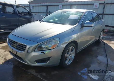 2013 Volvo S60 T5 z USA, uszkodzony, nr VIN YV1612FS0D2219699